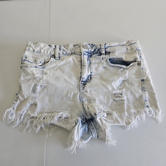 Altar'd State Womens Jean Shorts Mid Rise Sz 28 Washed Ripped Beach Summer - Picture 1 of 5